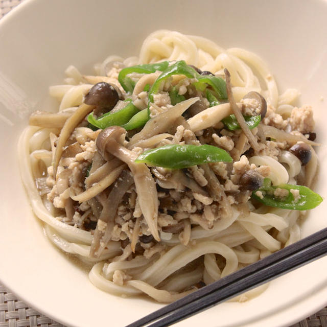 【　暑い日にもしっかり食べたい〜のっけうどん！　】