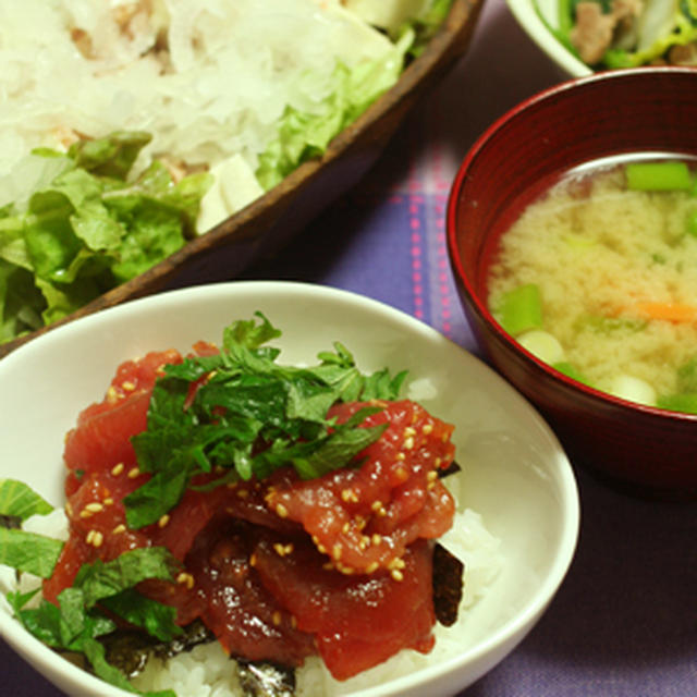 マグロのピリ辛漬け丼と、お豆腐サラダでうちごはん