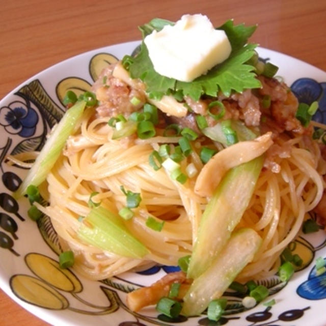 豚小間とセロリの味噌バターパスタ。