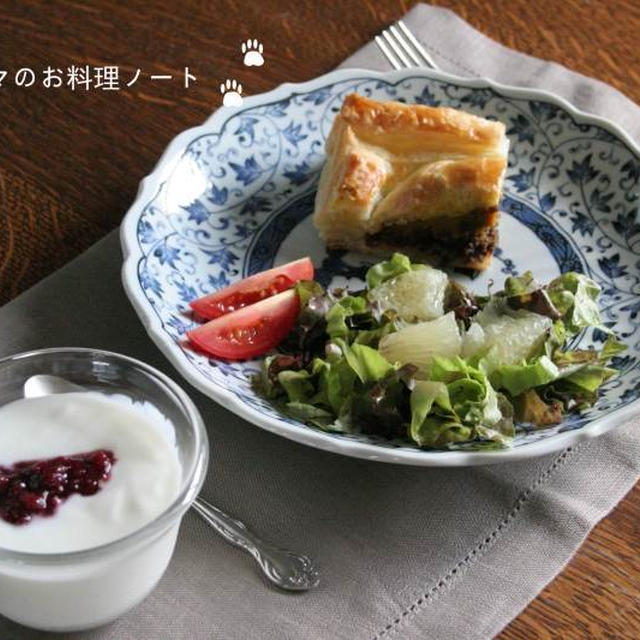 カボチャミートパイとさわやかサラダの朝ごはん