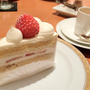 昭和の巨大ホテルでスーパーショートケーキ