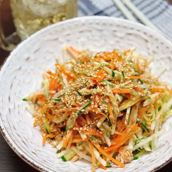 火を使わずパパッと作れる！おつまみにも◎ シャキシャキ野菜のツナごまサラダ♪