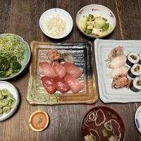 角上魚類生本鮪握鮨生山葵摺り下ろし桜海老鯵真鯛旬盛り穴子巻き・新玉葱ブロッコリースプラウト蚕豆ソ