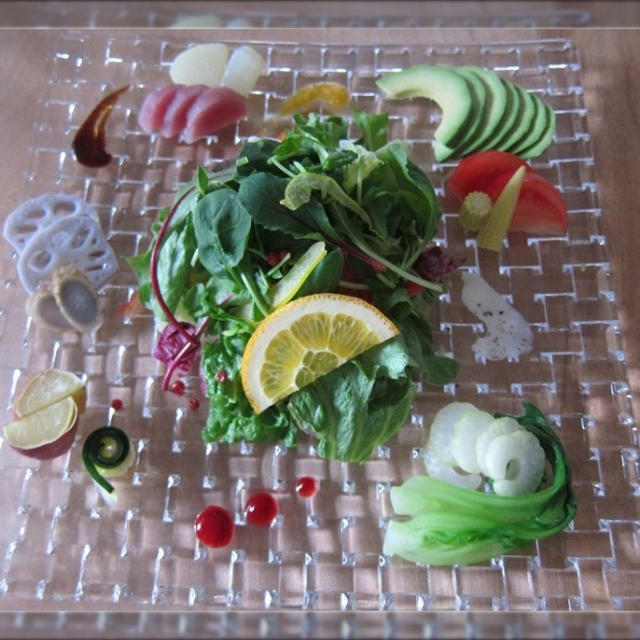 ドレッシングで遊ぶ♪野菜メインのお料理　と、お皿