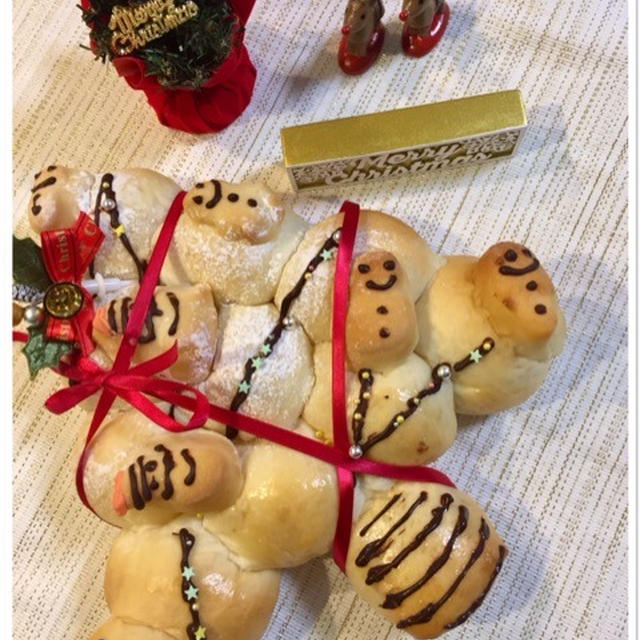 クリスマスツリー型パンを可愛く飾ってみました〜プレゼント用です♪♪