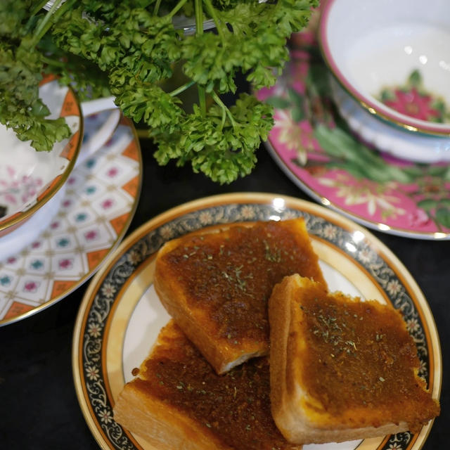 スパイスで作るカレーペースト★塗って焼いたらカレーパン！？