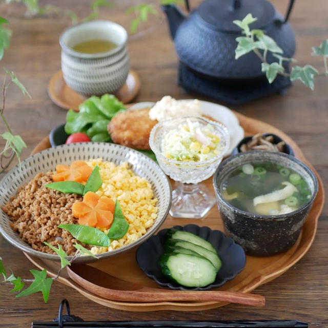 そぼろご飯とタラのフライ