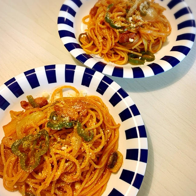 お昼は濃厚ナポリタン