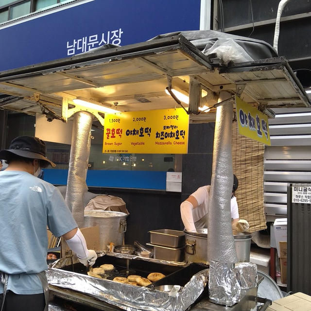 【ソウル旅行】南大門で大人気の野菜ホットクを食べてみた