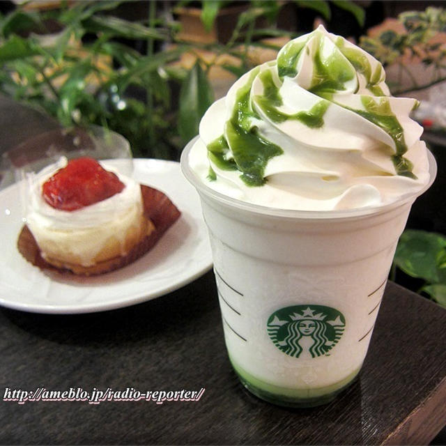 スタバ☆抹茶ホワイトチョコレートフラペチーノとストロベリークッキーチーズケーキ