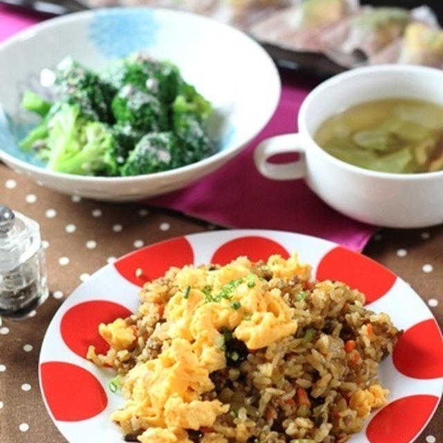 余り野菜のカレーチャーハン、塩麹アボカド生ハム巻き