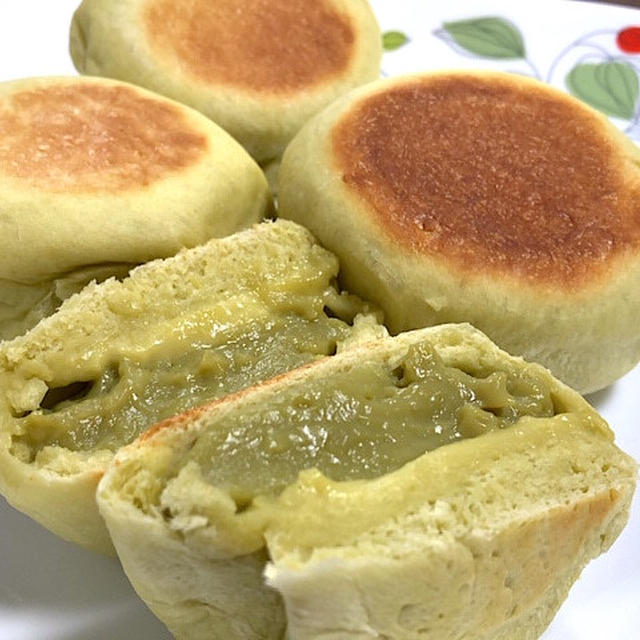 新緑の季節に漂う抹茶で和のスイーツ！フライパンで作る抹茶クリームパン