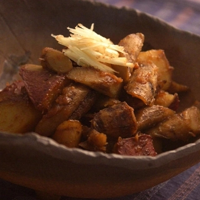 さつま芋とごぼうの生姜味噌煮。