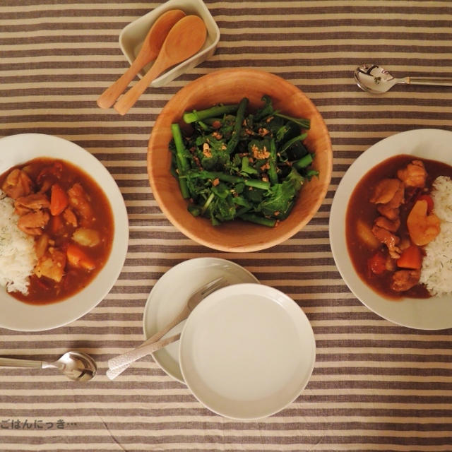 トマトとチキンと辛いカレーと、作ってもらった棚。