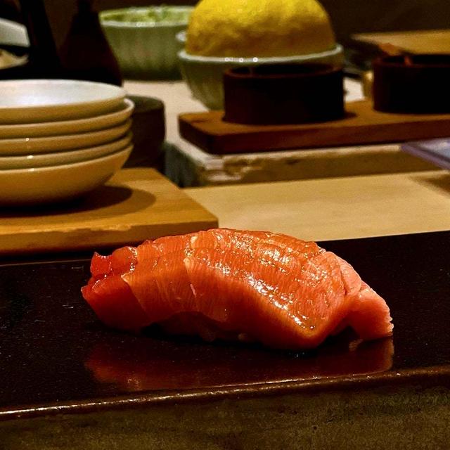 隠れ家にしたい！秘密の空間で味わう老練な本格的江戸前鮨✨️