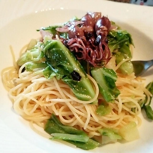 昼からしゅわっとスパークリング日本酒とホタルイカと春キャベツのペペロンチーノ