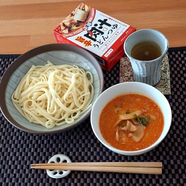 旨辛肉汁うどんつゆで色々アレンジ