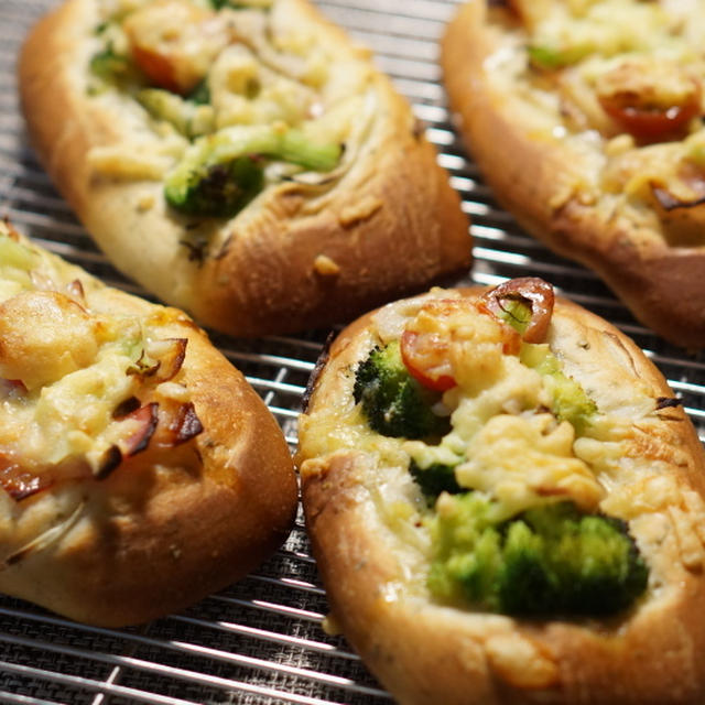 お野菜たっぷりバジル入りフォカッチャ♬