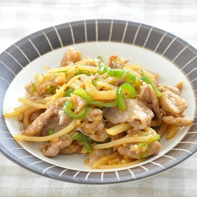 【節約おかず】手軽で簡単な”豚こまと野菜のピリ辛炒め”