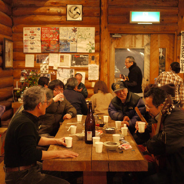 第14回「雪の大食卓会」中の様子 。