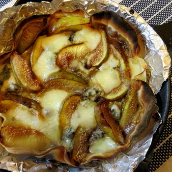 サントリー タヴェルネッロ オルガニコ  サンジョヴェーゼ でいちじくの赤ワイン煮☆煮汁をソースにしていちじくとゴルゴンゾーラのピザ♪