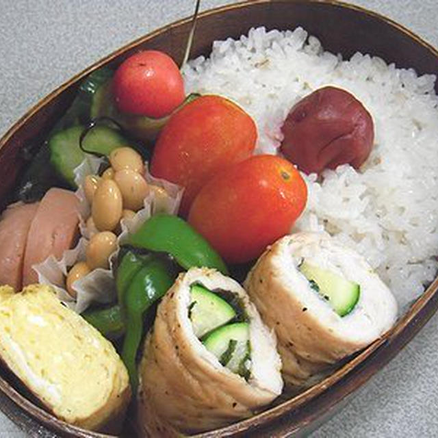 ささみのズッキーニ巻き弁当。にゃんこの真夜中の抱擁