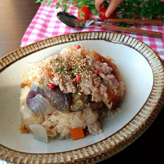 炊飯器にセットするだけ☆豚こまとゴロゴロナスの韓国風炊き込みご飯