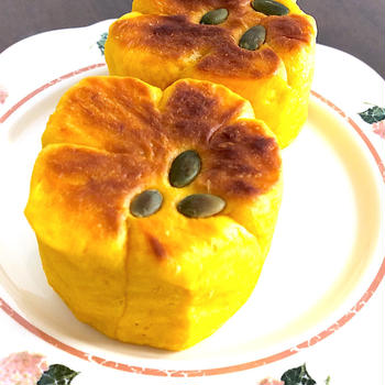 【フライパンパン×クッキングシート型枠】マロンかぼちゃで甘みに「かぼちゃシードパン」