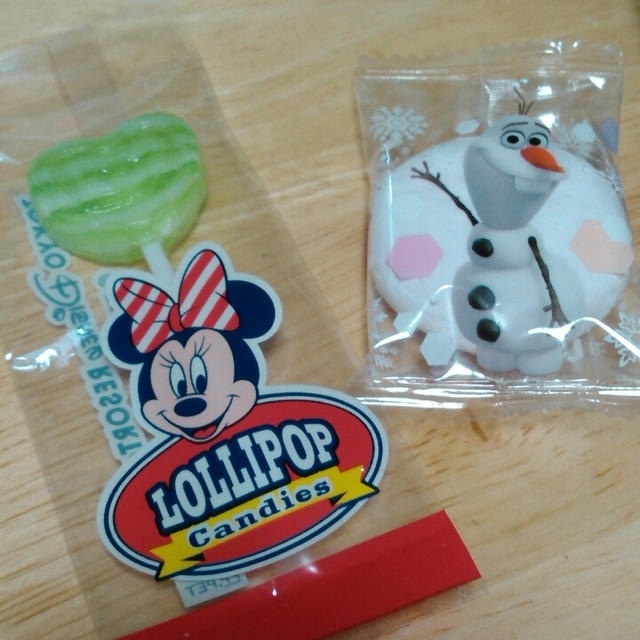 お友達からディズニーのお土産をいただきました