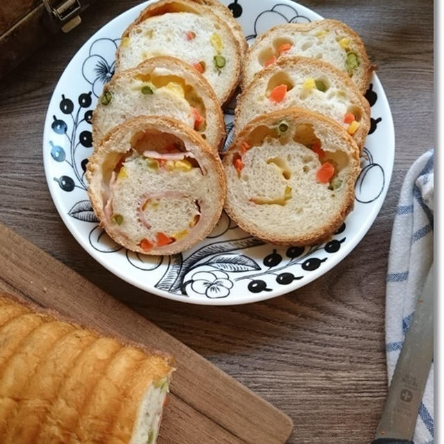 ベーコンとチーズとMIXベジタブルのラウンドパンと卒園アルバムだけで泣いた私