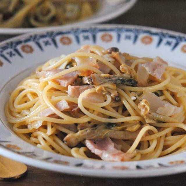 グアンチャーレ (guanciale) とマテ貝のオイルパスタ