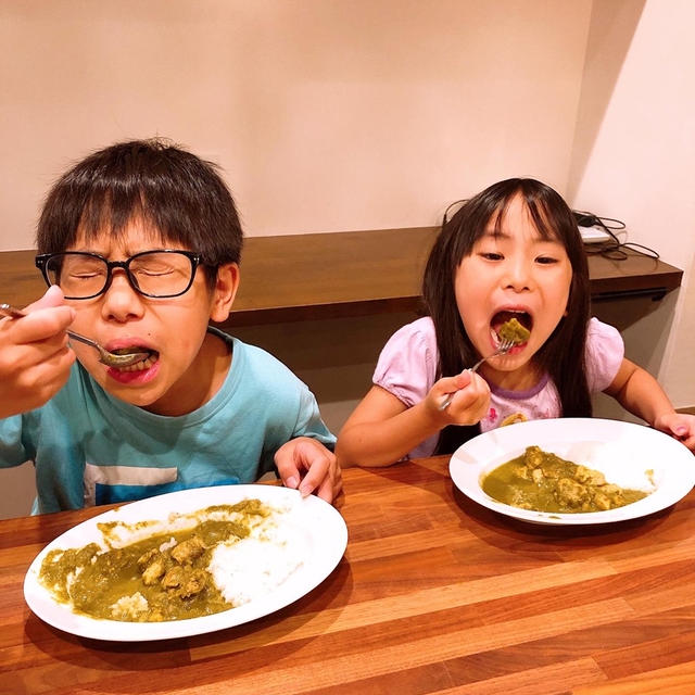 緑のカレーです！！