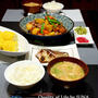 肉じゃがなどの和の食卓と紅ショウガ＆セロリの酢漬け