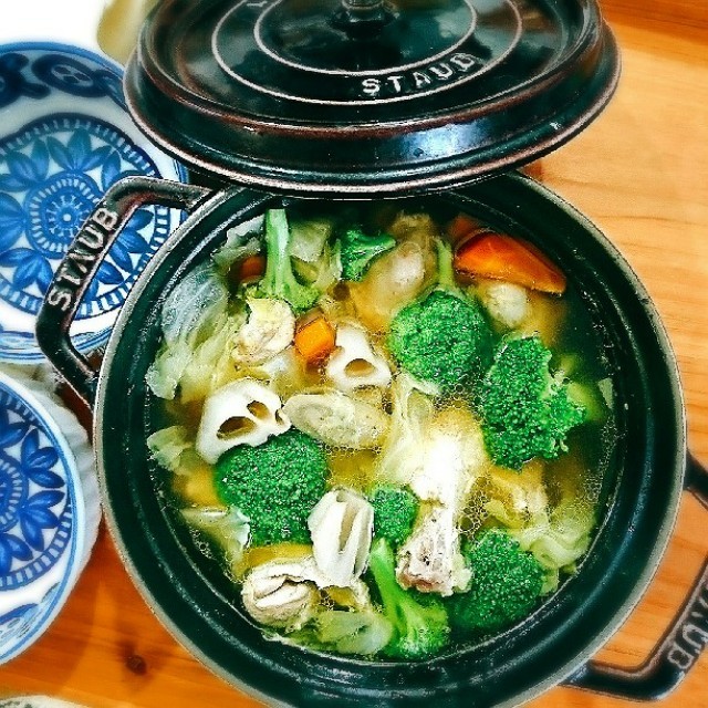 根菜と鶏手羽のあったかスープ