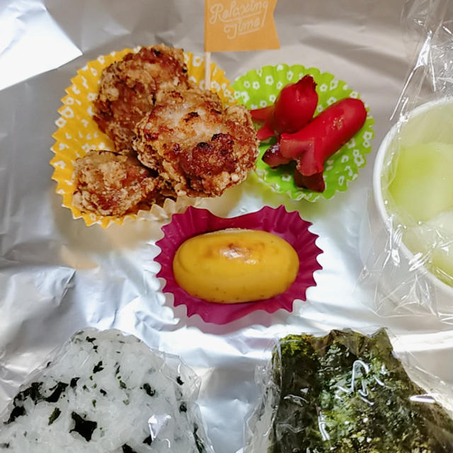 １０月２５日(日)のお弁当　食べる時間がないときは、覚悟の【アルミホイル弁当箱】