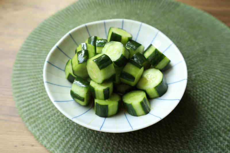 塩もみなし！大量消費に！パリパリきゅうりのほんだし浅漬けの超簡単作り方。作り置き常備菜に最高！