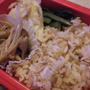 4/8のお弁当　しらすごはんとお漬物で(笑)