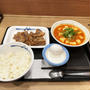 牛豆腐キムチチゲカルビ焼肉セット（生玉子）を食べる 〜松屋〜