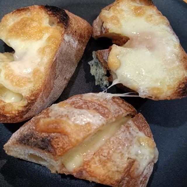 朝から罪な味〜(*´艸｀*)明太フランスチーズトースト