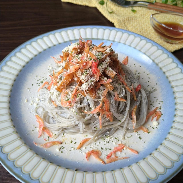 素麺マンネリ化のときは…☆いなり寿司の揚げで〜小エビチーズのほろ甘素麺