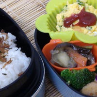 水筒にもお弁当にも　シュって便利