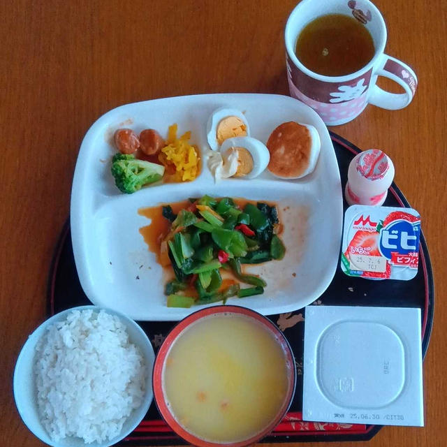 朝ご飯は８時20分　チーズ入りはんぺんとピーマン炒め