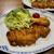 トンカツにはキャベツの千切り ！