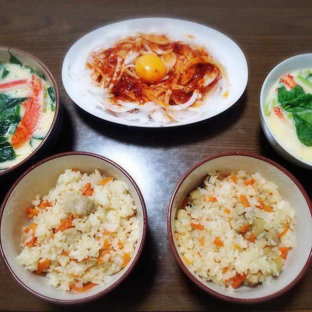 【家ごはん】 簡単混ぜご飯♪　[レシピ] 韓国風新玉サラダ / ほうれん草とカニカマのチーズ入り茶碗蒸し / 鶏肉と人参の混ぜご飯
