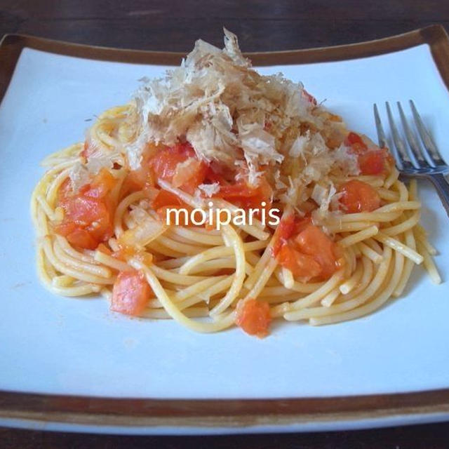 トマトのスパゲティー、おかかバター醤油風味