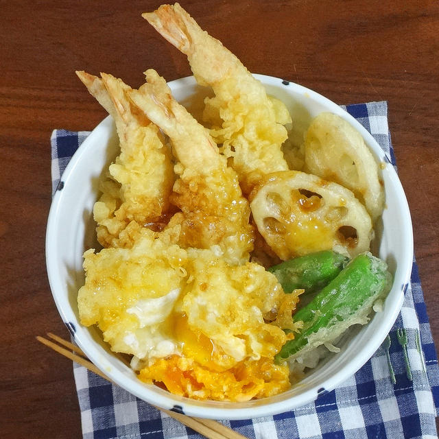 甘辛たれが絶妙！サクサクのめちゃ旨！卵の海老天丼