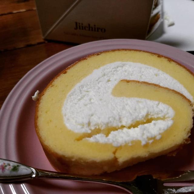 久しぶりに #冶一郎 のロールケーキ幸せの味～。ありがとうルミネカード10％OFF。