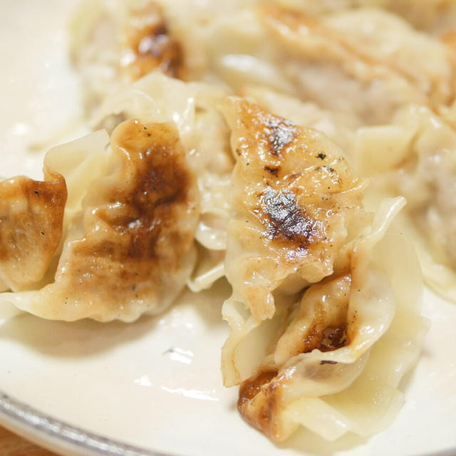 【レシピ】適当に作ったら最高にうまい餃子完成。キャベツ揉まない「しゃきしゃきキャベツ餃子」