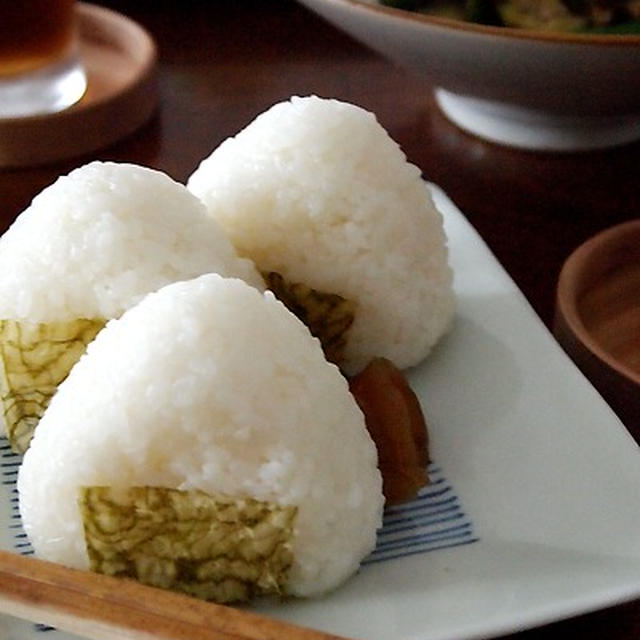 渡島の味付け昆布でおにぎり・・簡単朝ごはん&占領にゃ！