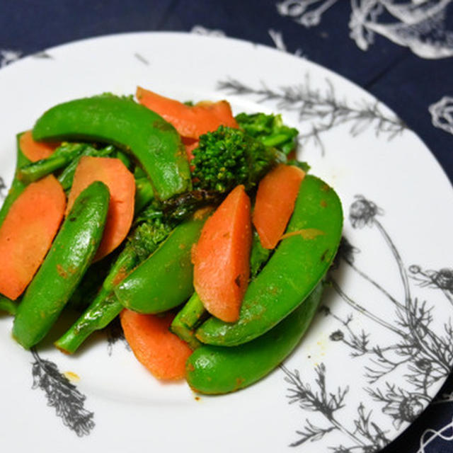 春野菜のカレーソテー。甘い春野菜がカレー味でスパイシー、簡単おつまみ。